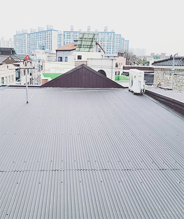 충주시지붕공사,청주지붕공사,나카도리공법,지붕공사,외벽리모델링,칼라강판,포스코강판,포스코칼라강판,포스코정품,징크,리얼징크,지붕개량,옥상방수,옥탑공사,현대강판,현대상사